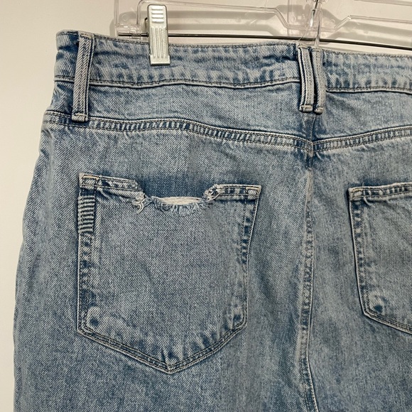 PAIGE Stella Straight in Gnarly Destructed 32 - Picture 7 of 14